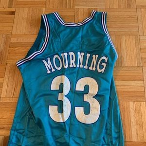 old school Alonzo mourning hornets jersey